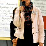 Martina Boll trägt die Ergebnisse der AG vor