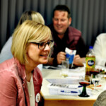 Petra Körner in eine Unterhaltung